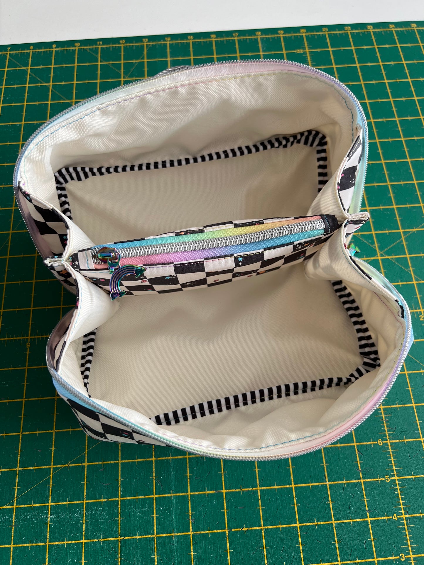 Zip-n-grip pouch